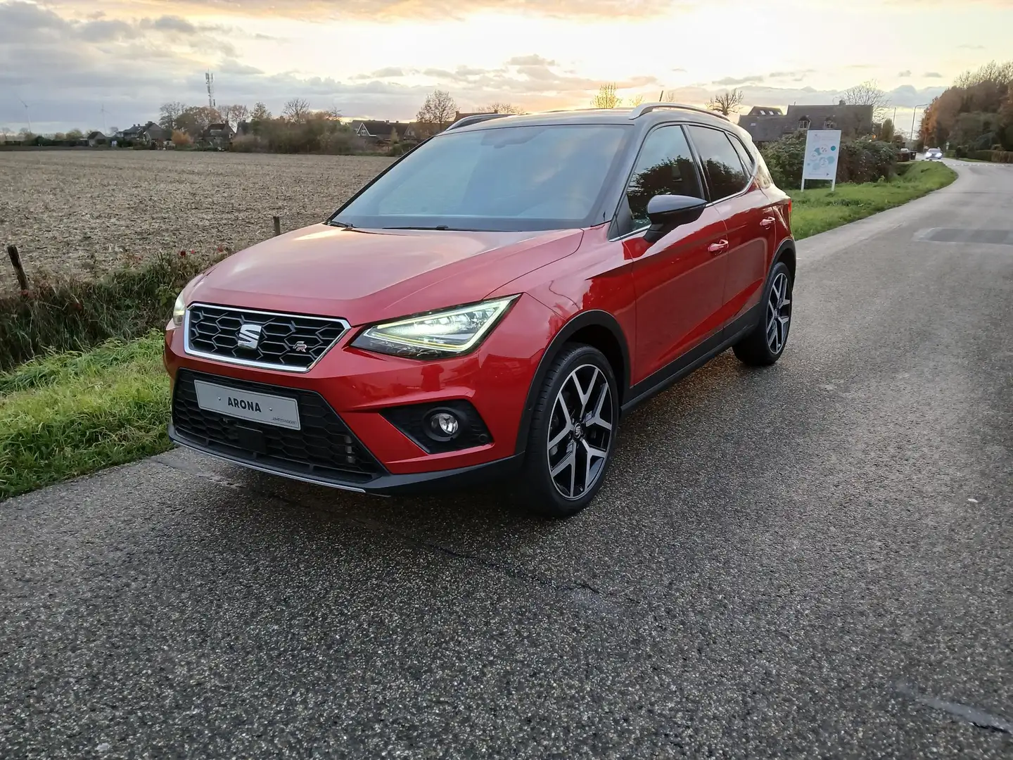 SEAT Arona 1.5 TSI (150pk) FR Business Intense + Beats audio Rouge - 2