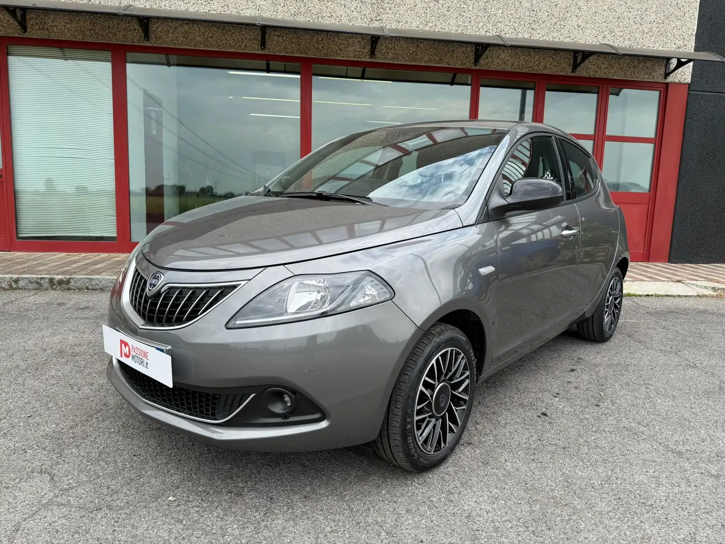 Lancia Ypsilon Ypsilon 1.0 firefly hybrid Alberta Ferretti s Gris - 1