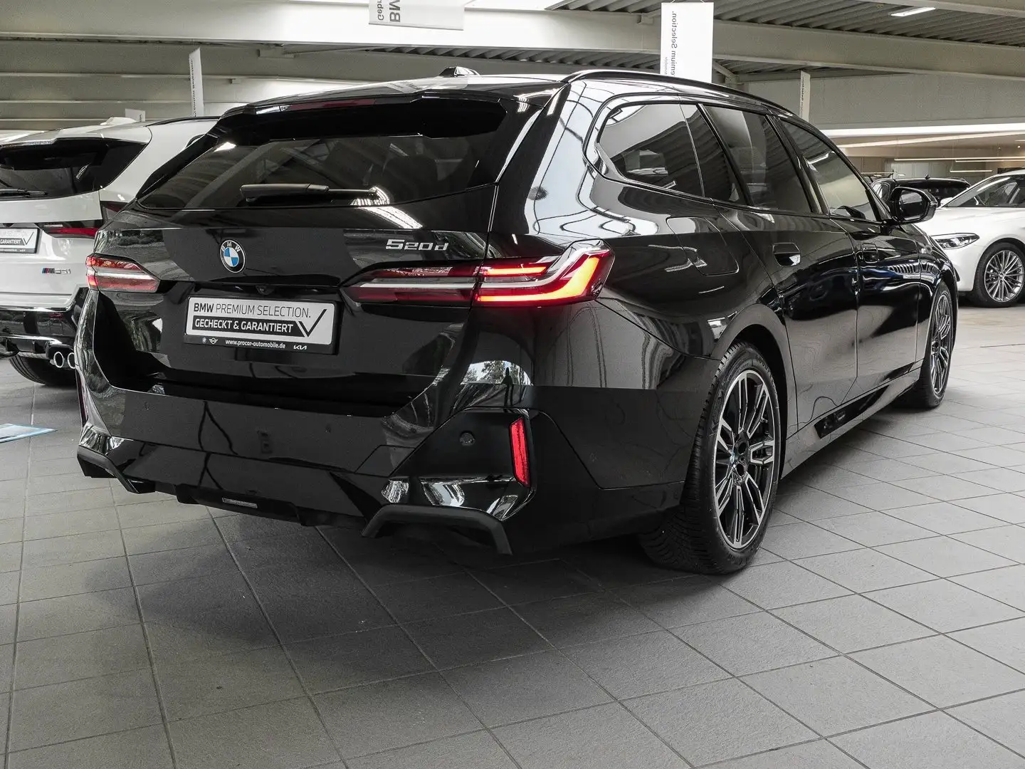 BMW 520 d Tour M Sport Finanzrate ab 2,99% LHz DA+ H&K PA Schwarz - 2
