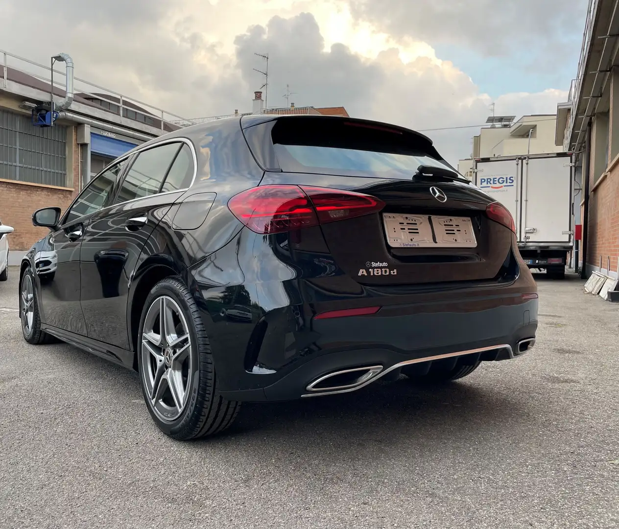 Mercedes-Benz A 180 A 180 d AMG Line Advanced auto Nero - 2