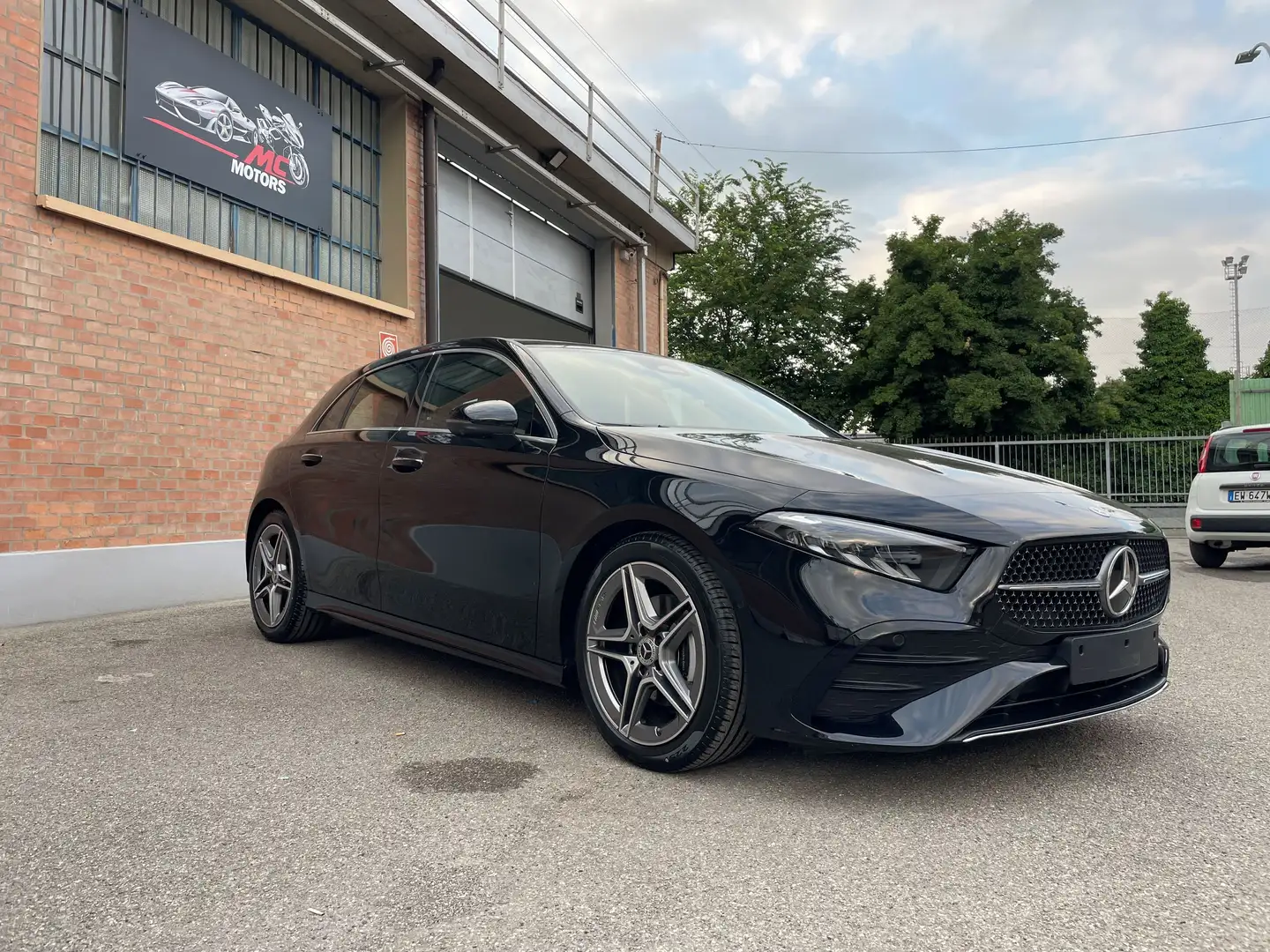 Mercedes-Benz A 180 A 180 d AMG Line Advanced auto Nero - 1