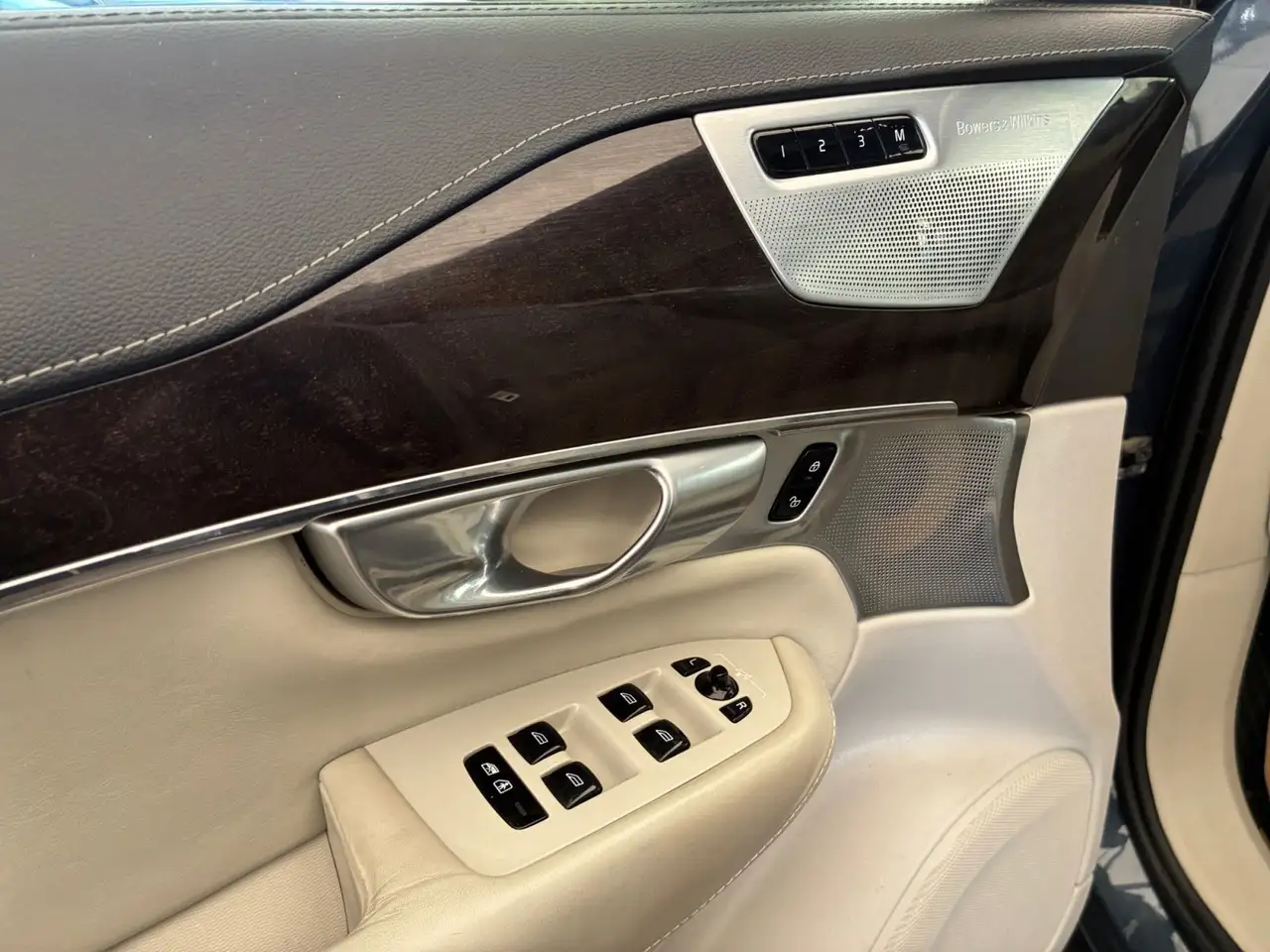 Volvo XC90 снимка Volvo XC90