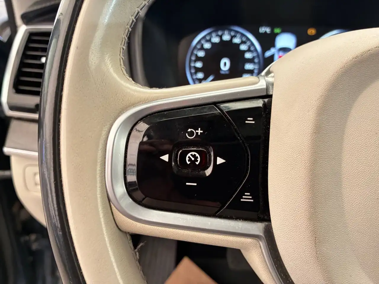 Volvo XC90 снимка Volvo XC90