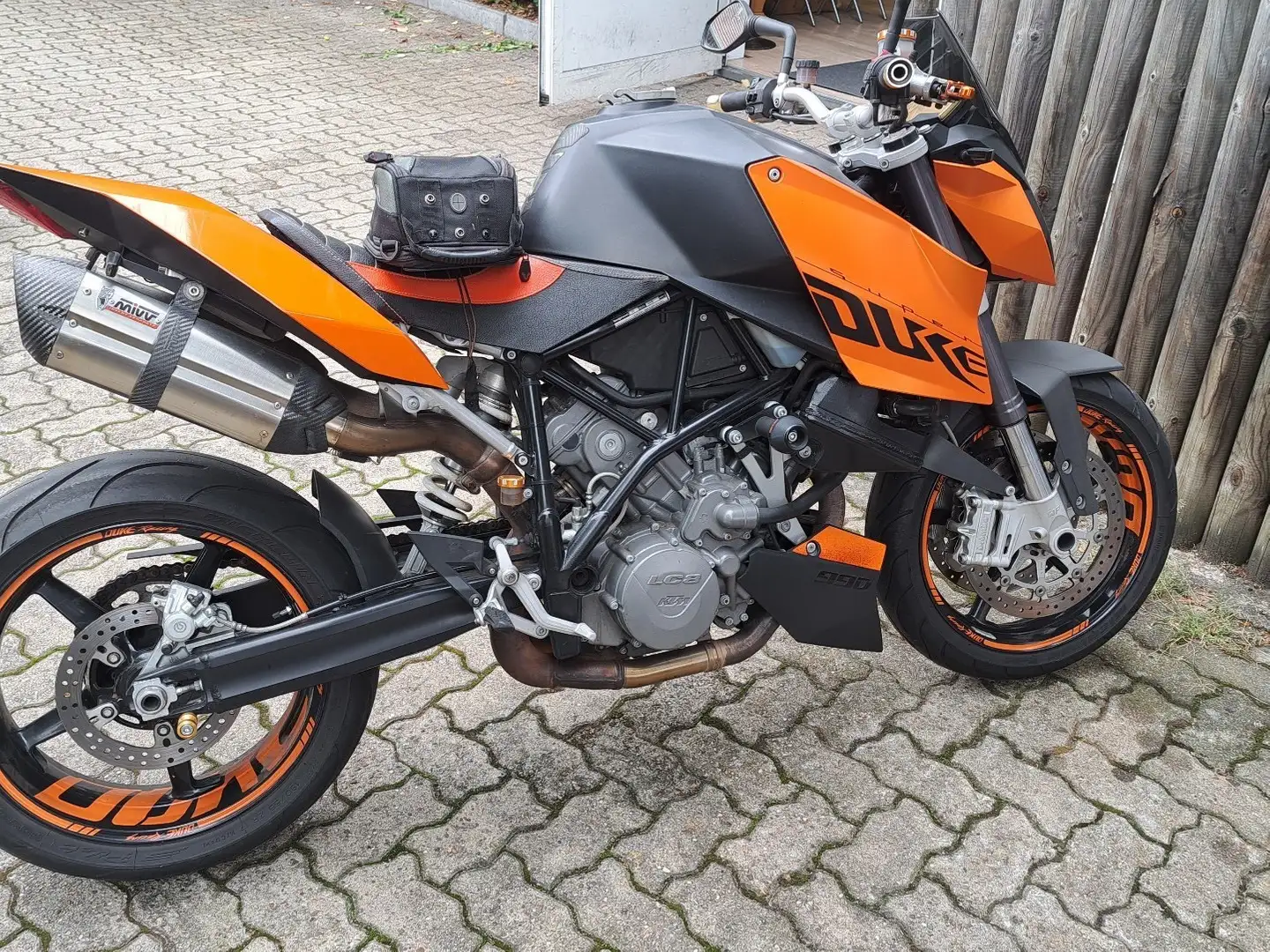 KTM 990 Super Duke Oranžová - 1