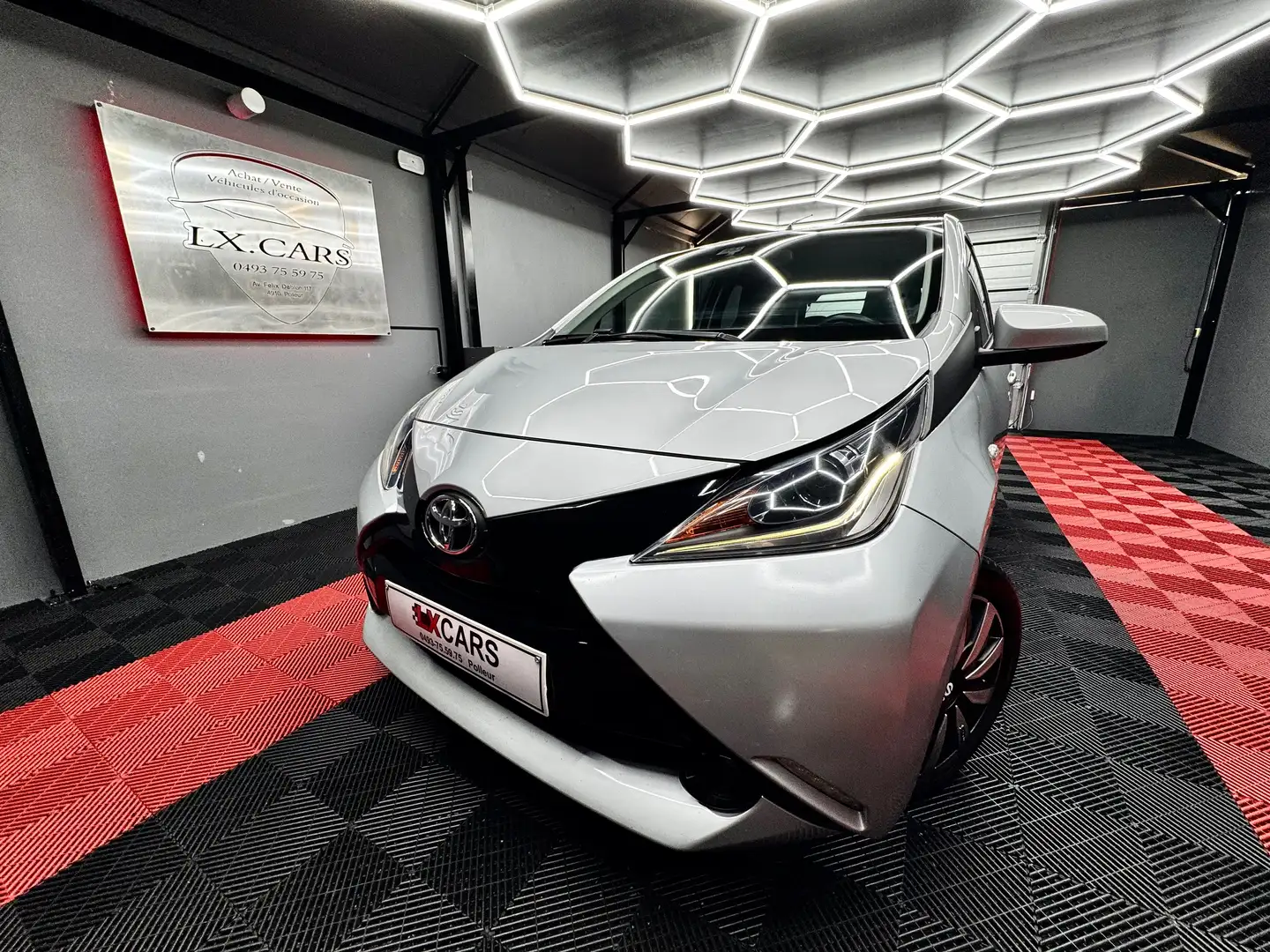 Toyota Yaris 🔺TOYOTA AYGO*BOITE AUTO*CLIM🔺 Gri - 1