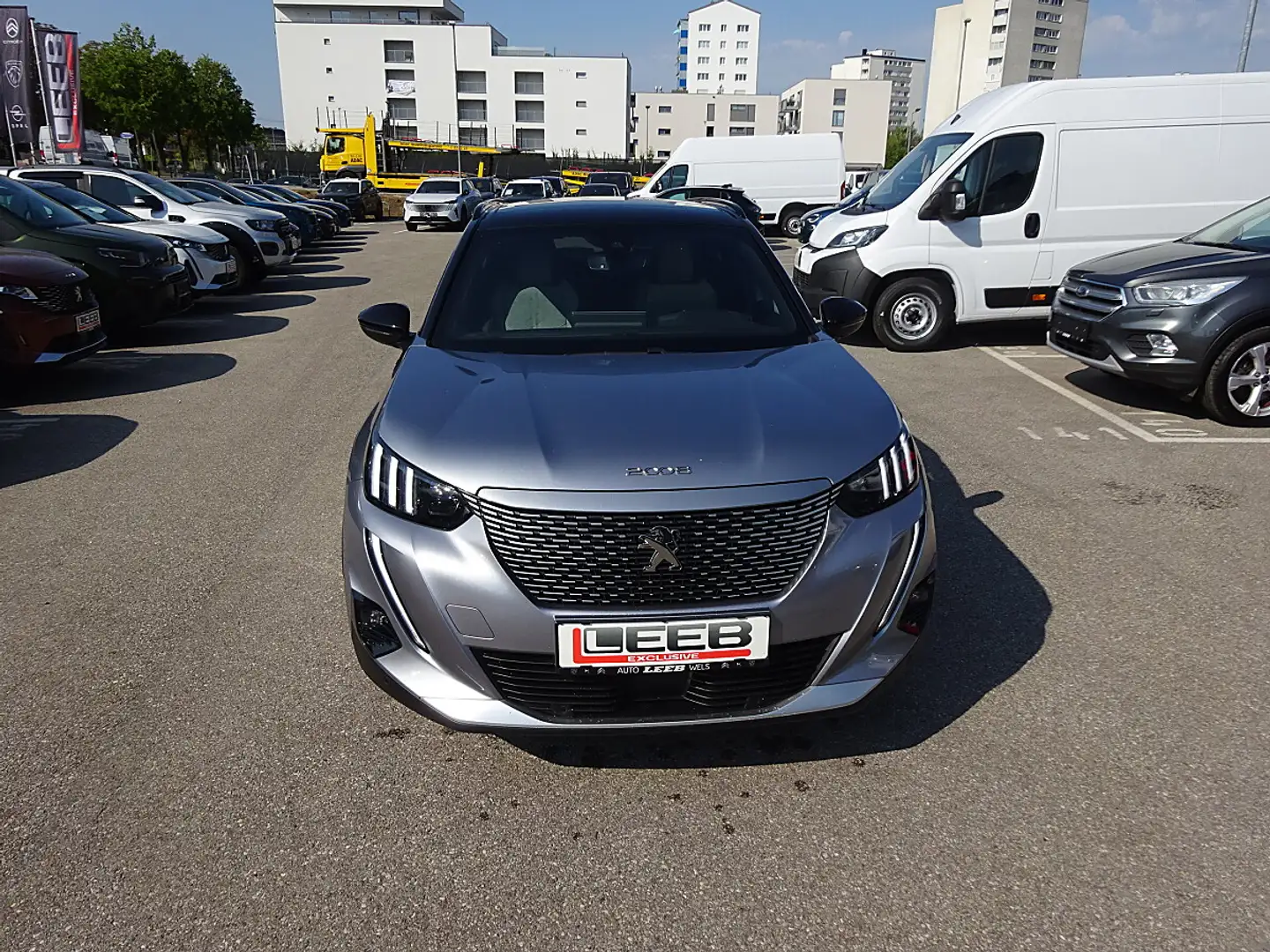 Peugeot e-2008 50kWh GT Pack Grau - 2