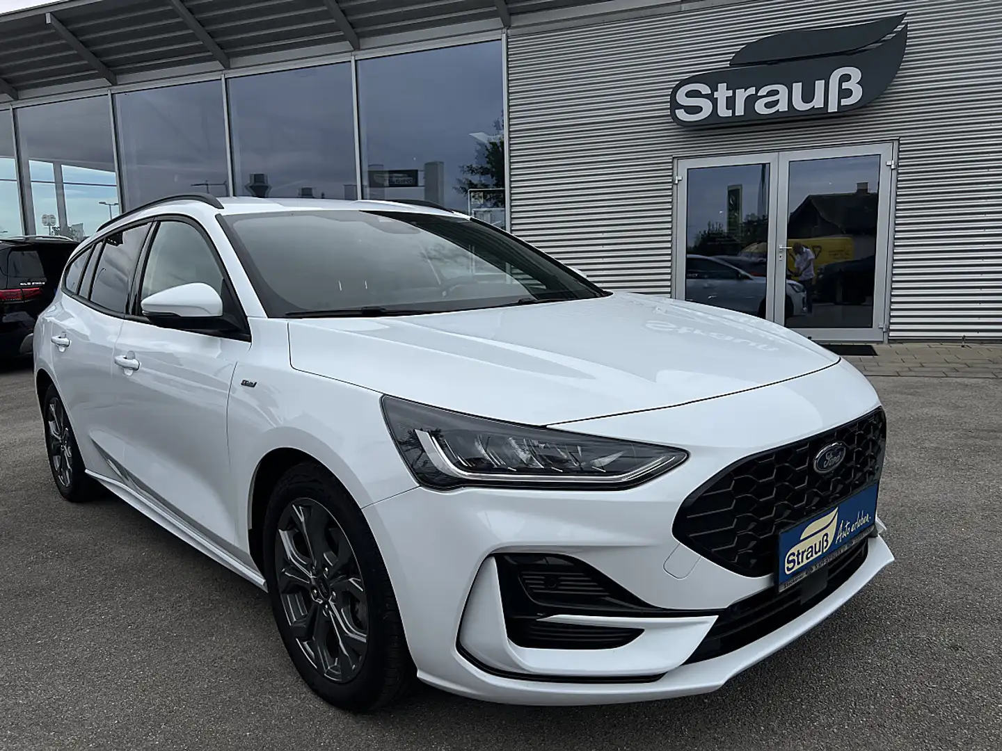 Ford Focus Turnier 1,0 EcoBoost Hybrid ST-Line Aut. Weiß - 1