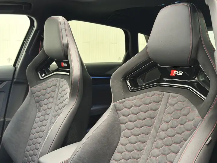 Audi RS3 2026, foto 30