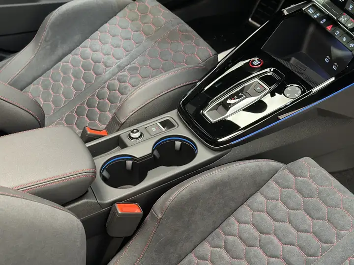 Audi RS3 2026, foto 44