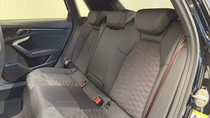 Audi RS3 2026, foto 32