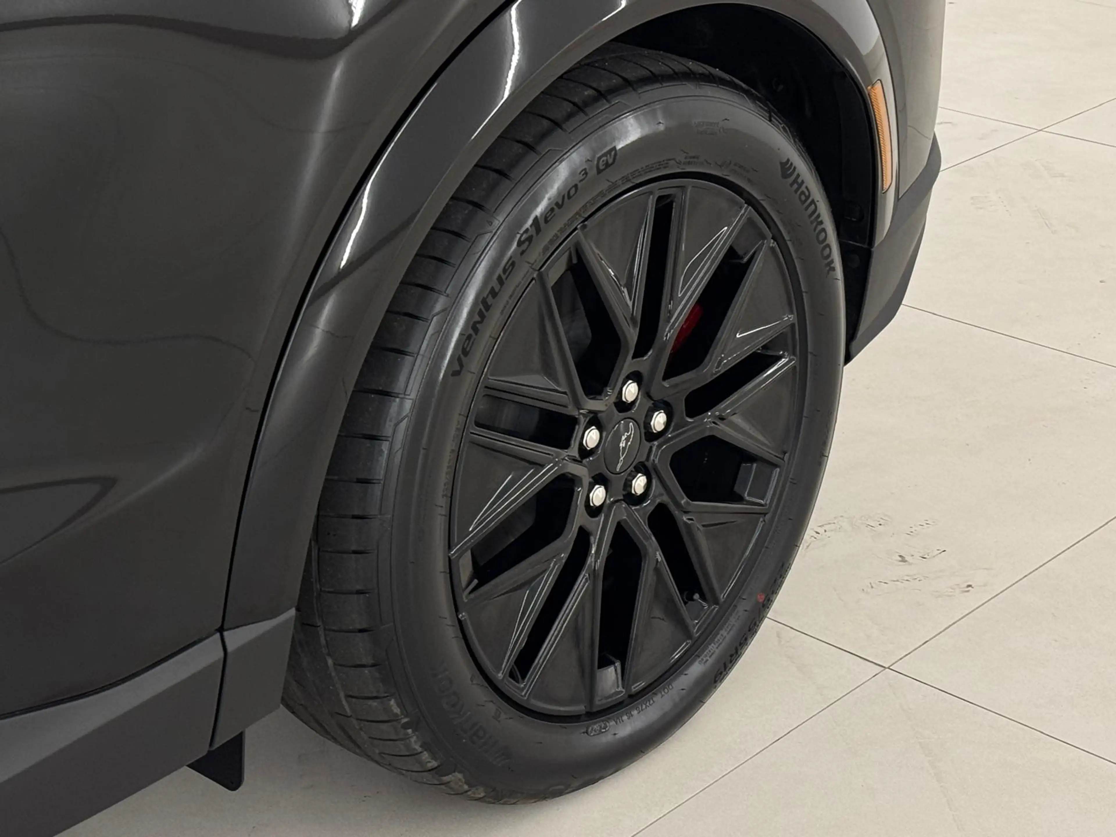 Ford Mustang Mach-E Extended Premium RWD 88 kWh — photo 13