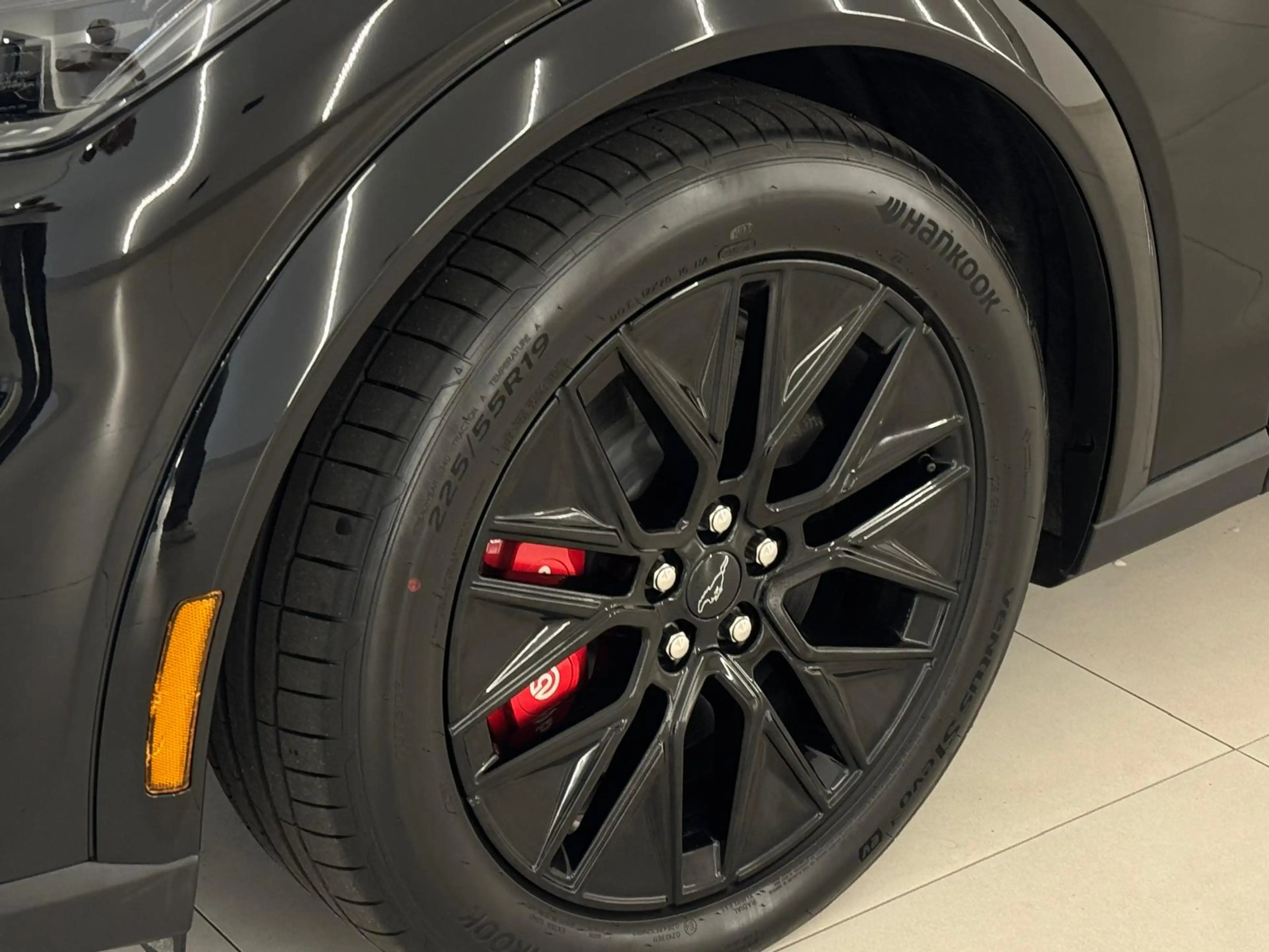 Ford Mustang Mach-E Extended Premium RWD 88 kWh — photo 8