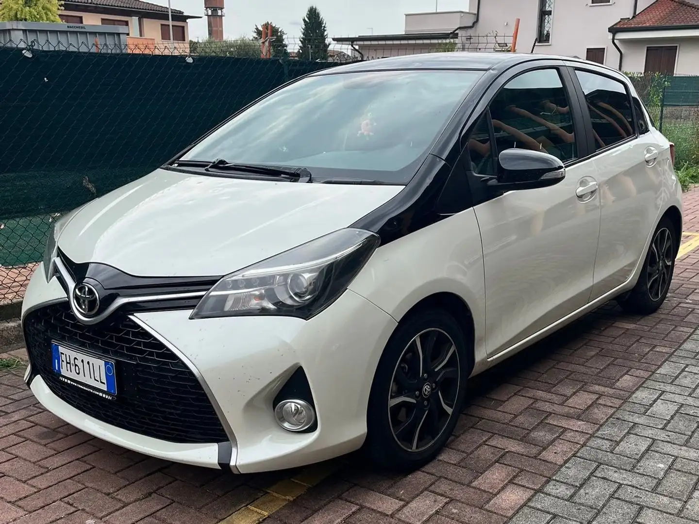 Toyota Yaris 5p 1.0 bitone limited edition - 2