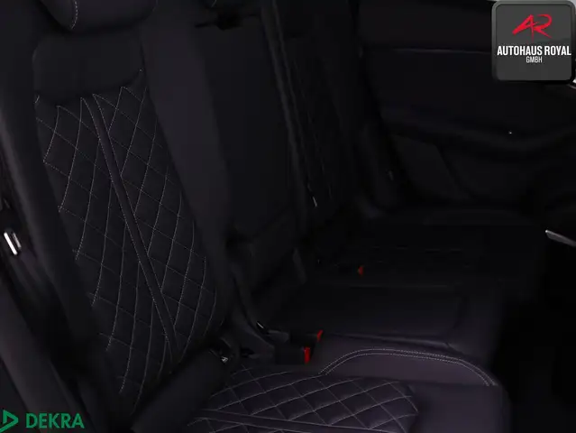Audi SQ8 view 11