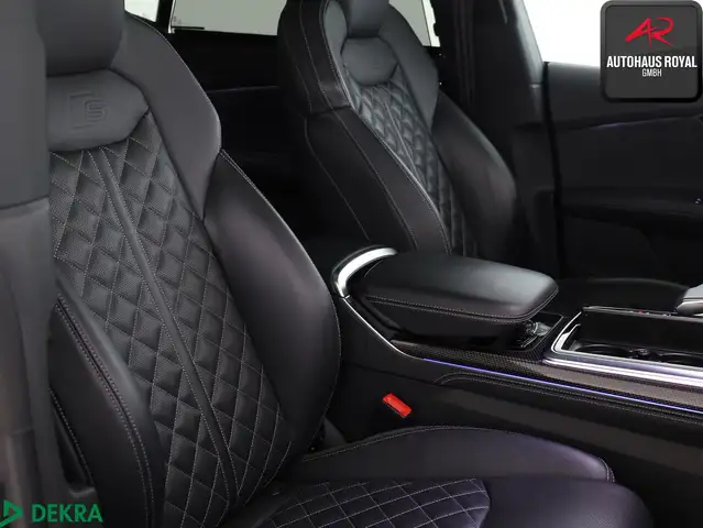 Audi SQ8 view 10