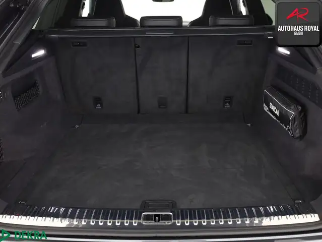 Audi SQ8 view 12