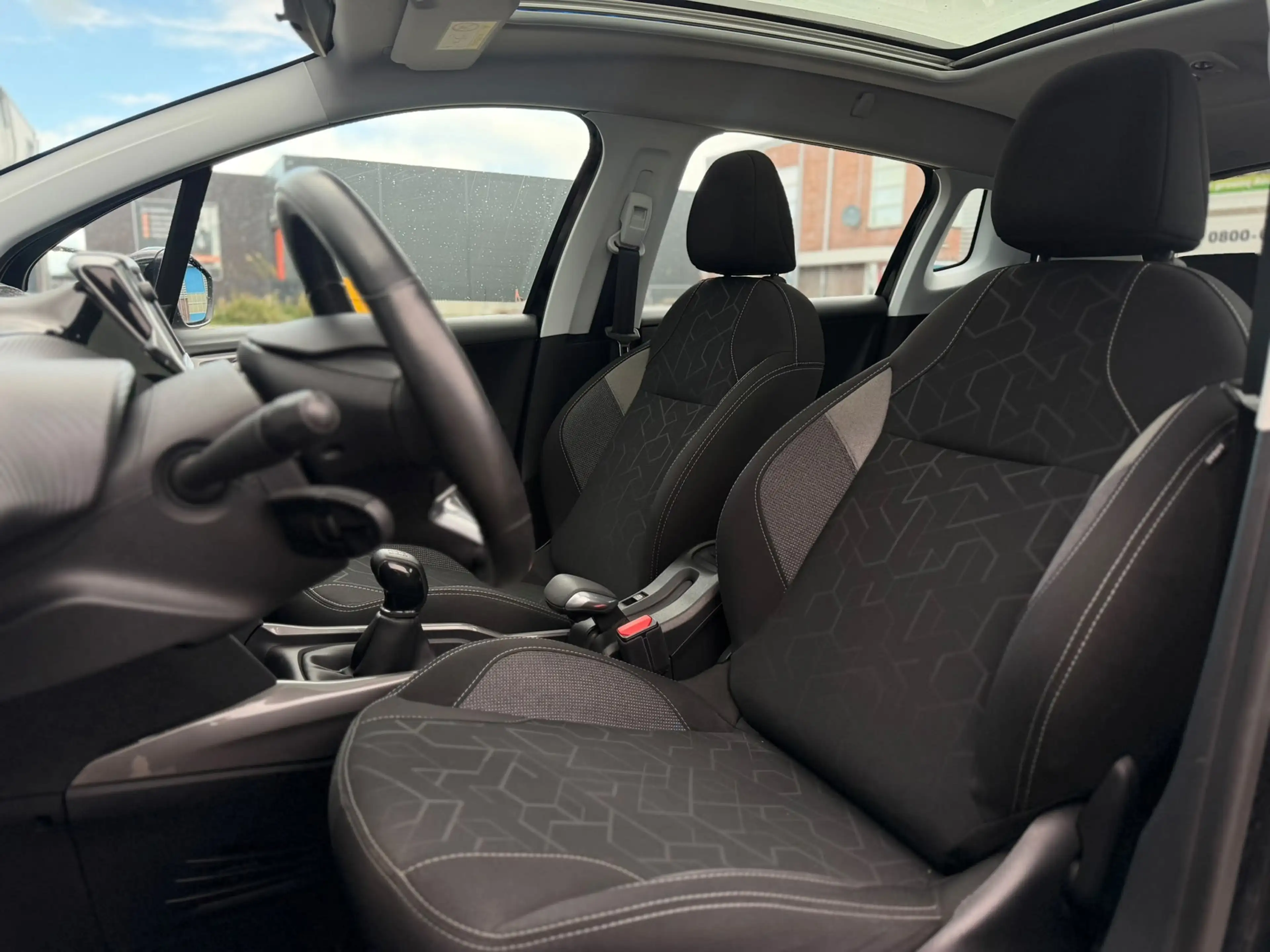 Peugeot 2008 1.2 PureTech Blue Lion PANO CRUISE AIRCO — photo 15