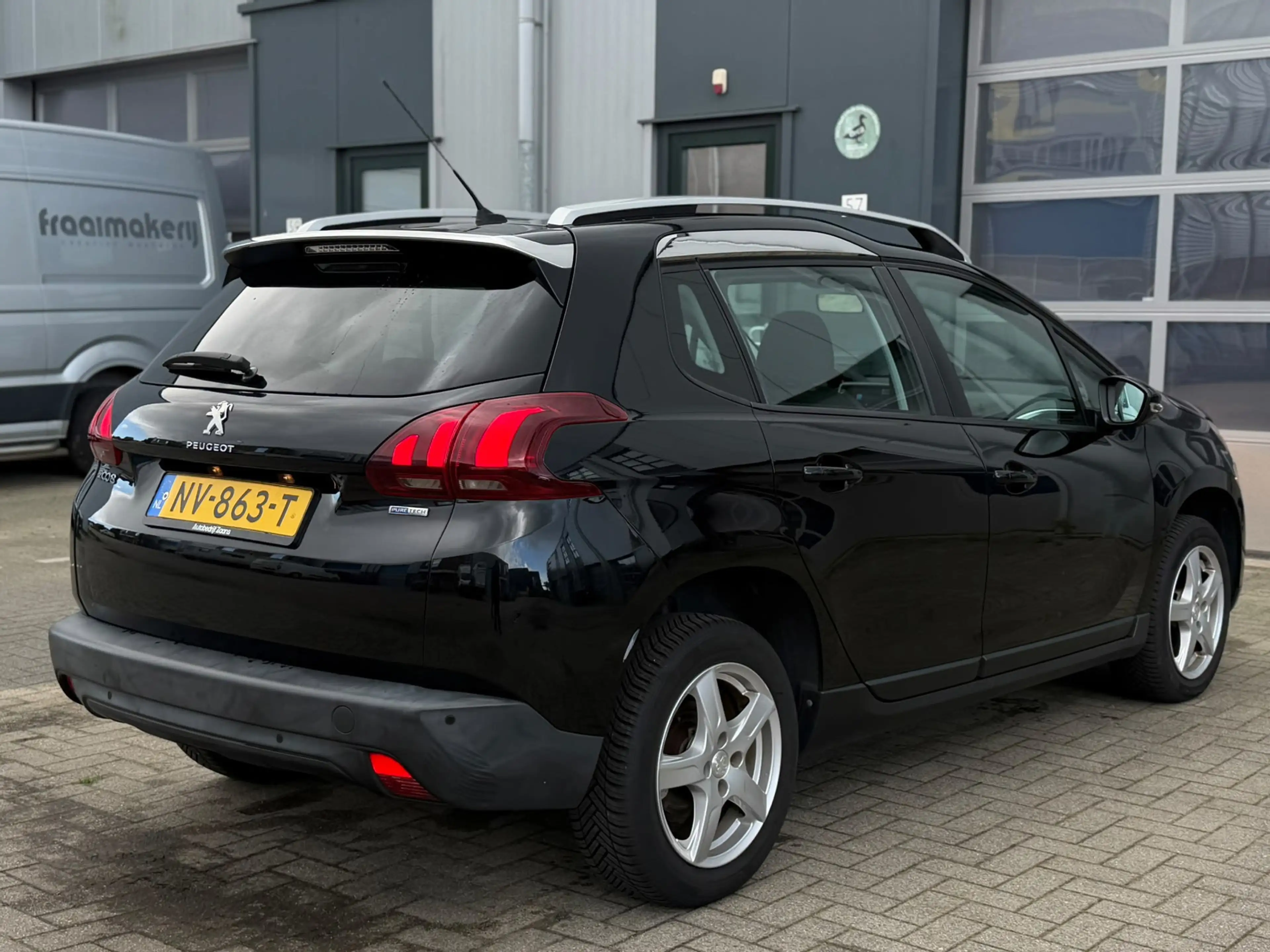 Peugeot 2008 1.2 PureTech Blue Lion PANO CRUISE AIRCO — photo 6