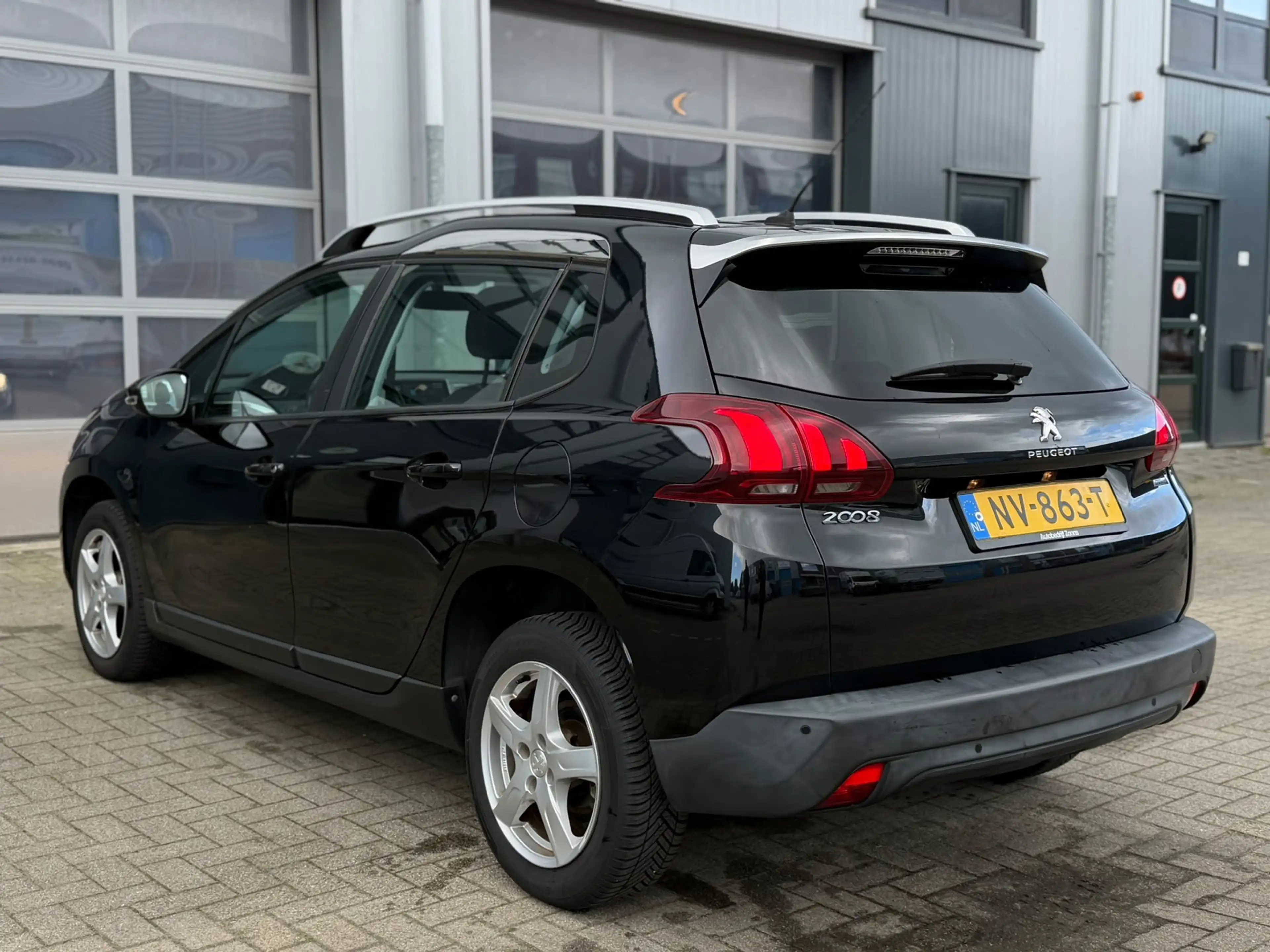 Peugeot 2008 1.2 PureTech Blue Lion PANO CRUISE AIRCO — photo 8