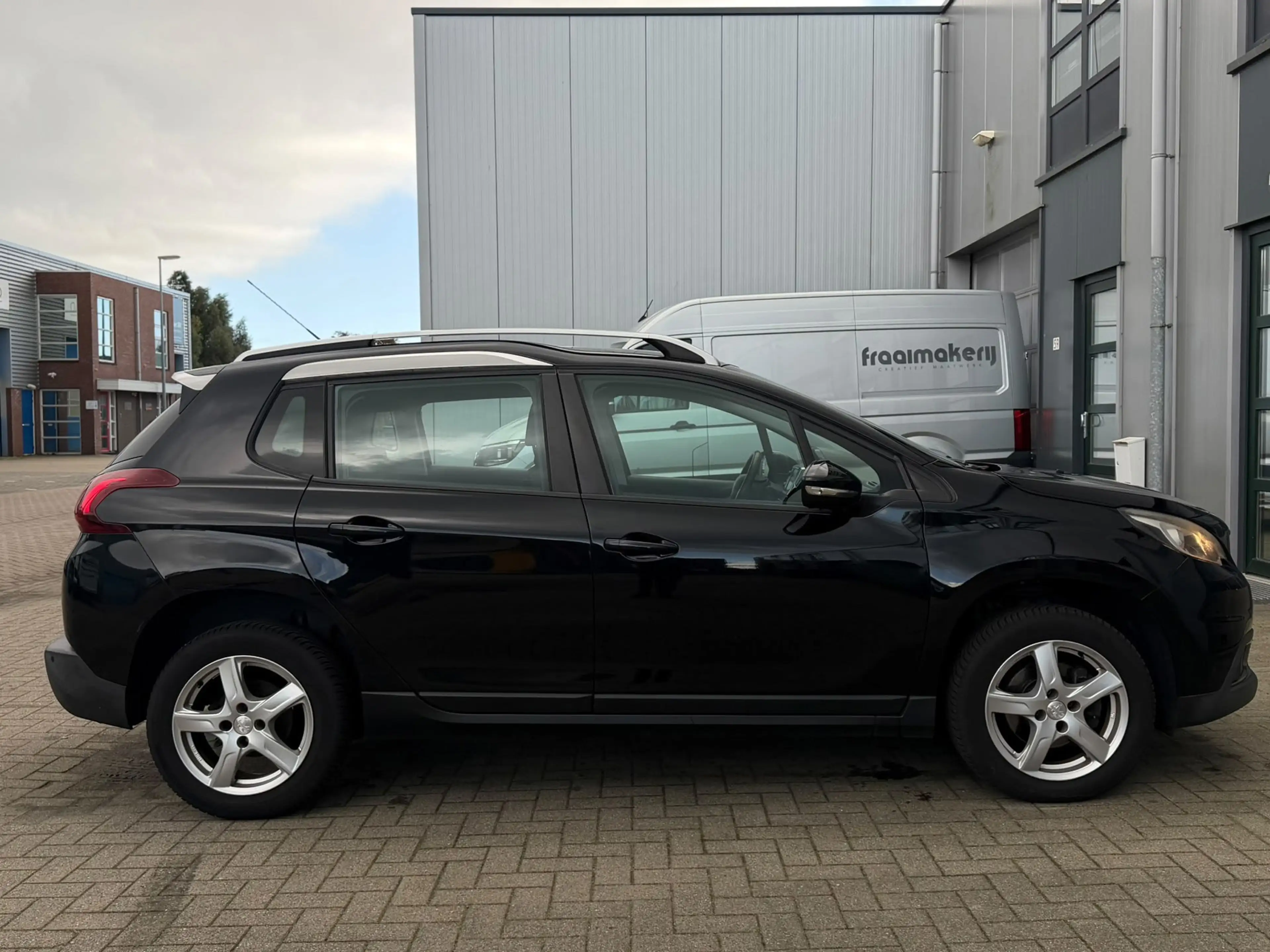 Peugeot 2008 1.2 PureTech Blue Lion PANO CRUISE AIRCO — photo 5