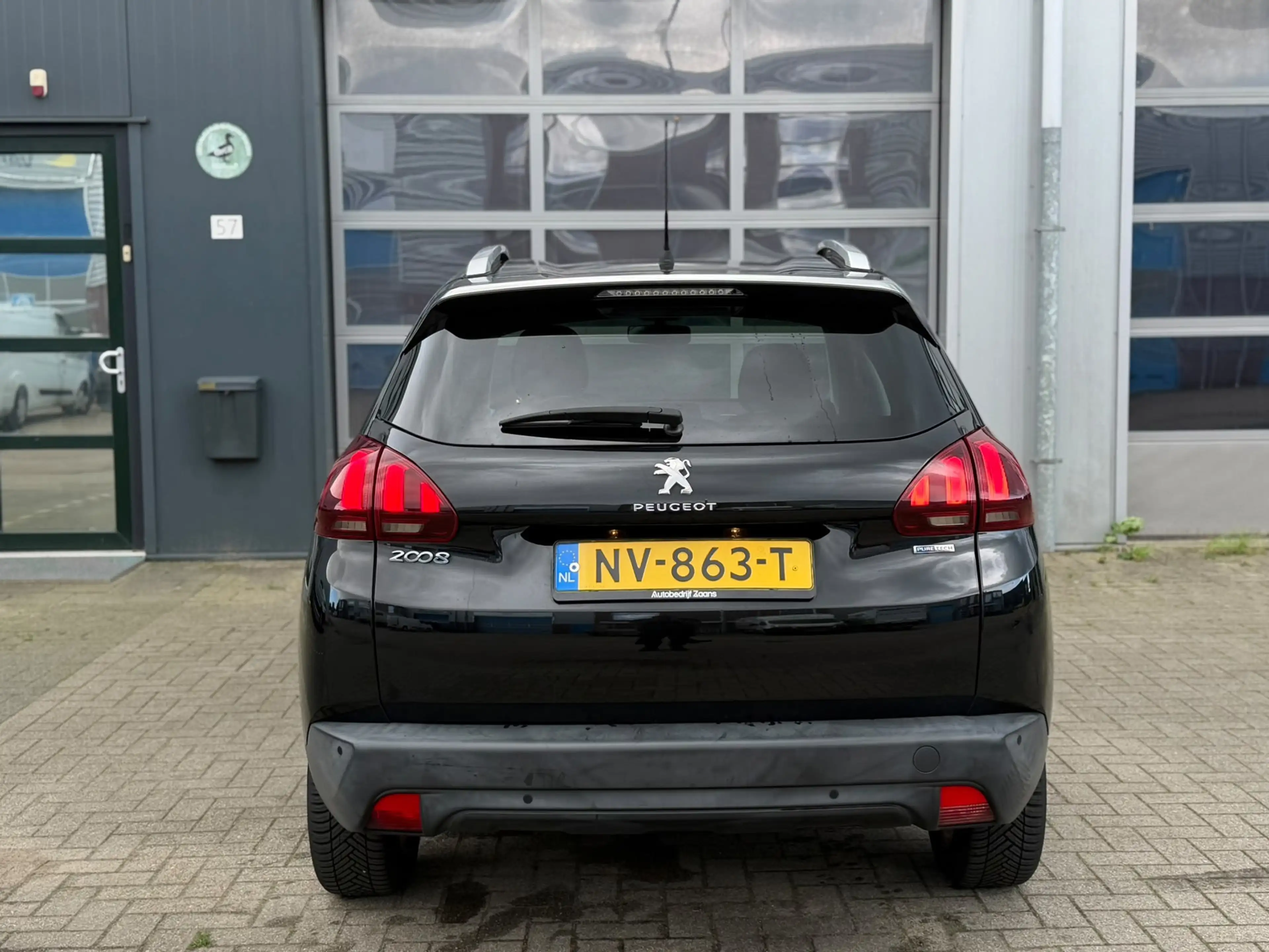 Peugeot 2008 1.2 PureTech Blue Lion PANO CRUISE AIRCO — photo 7