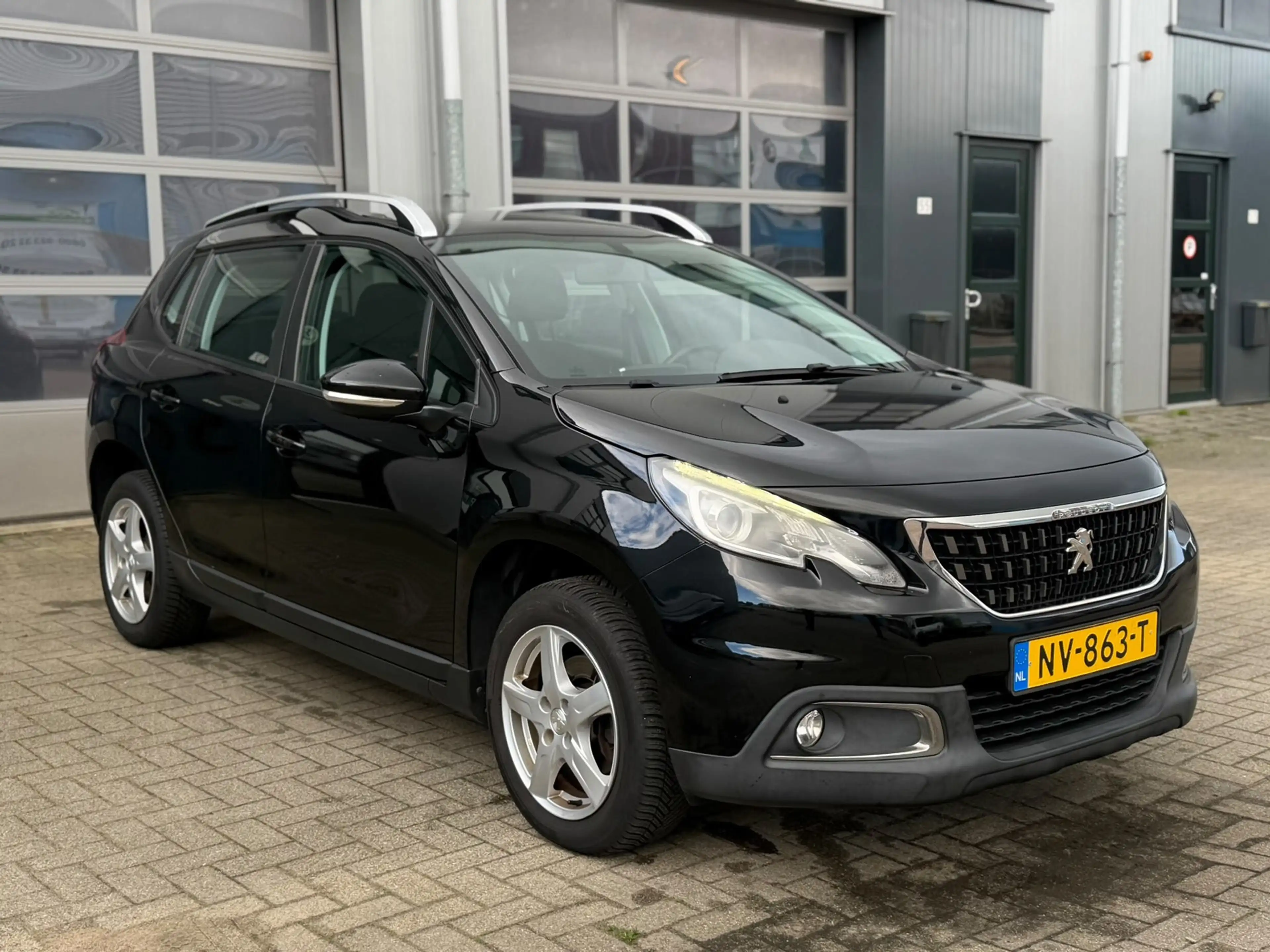 Peugeot 2008 1.2 PureTech Blue Lion PANO CRUISE AIRCO — photo 3
