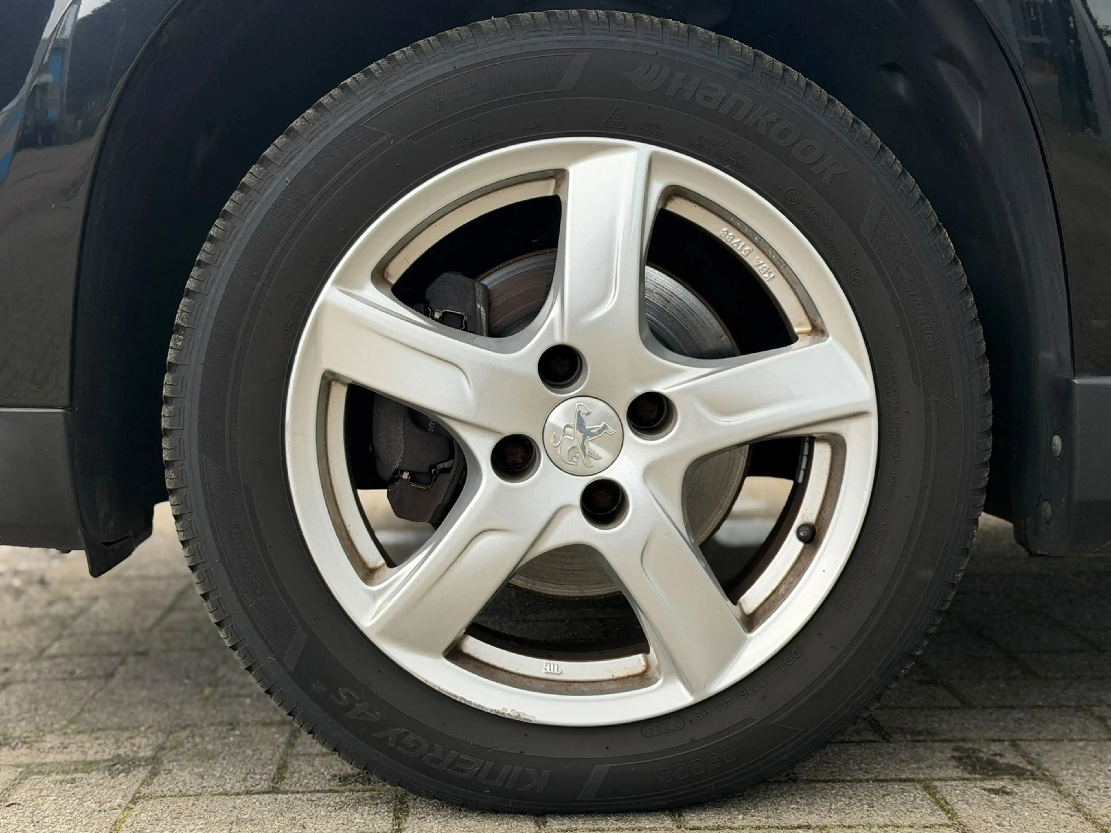 Peugeot 2008 1.2 PureTech Blue Lion PANO CRUISE AIRCO — photo 9