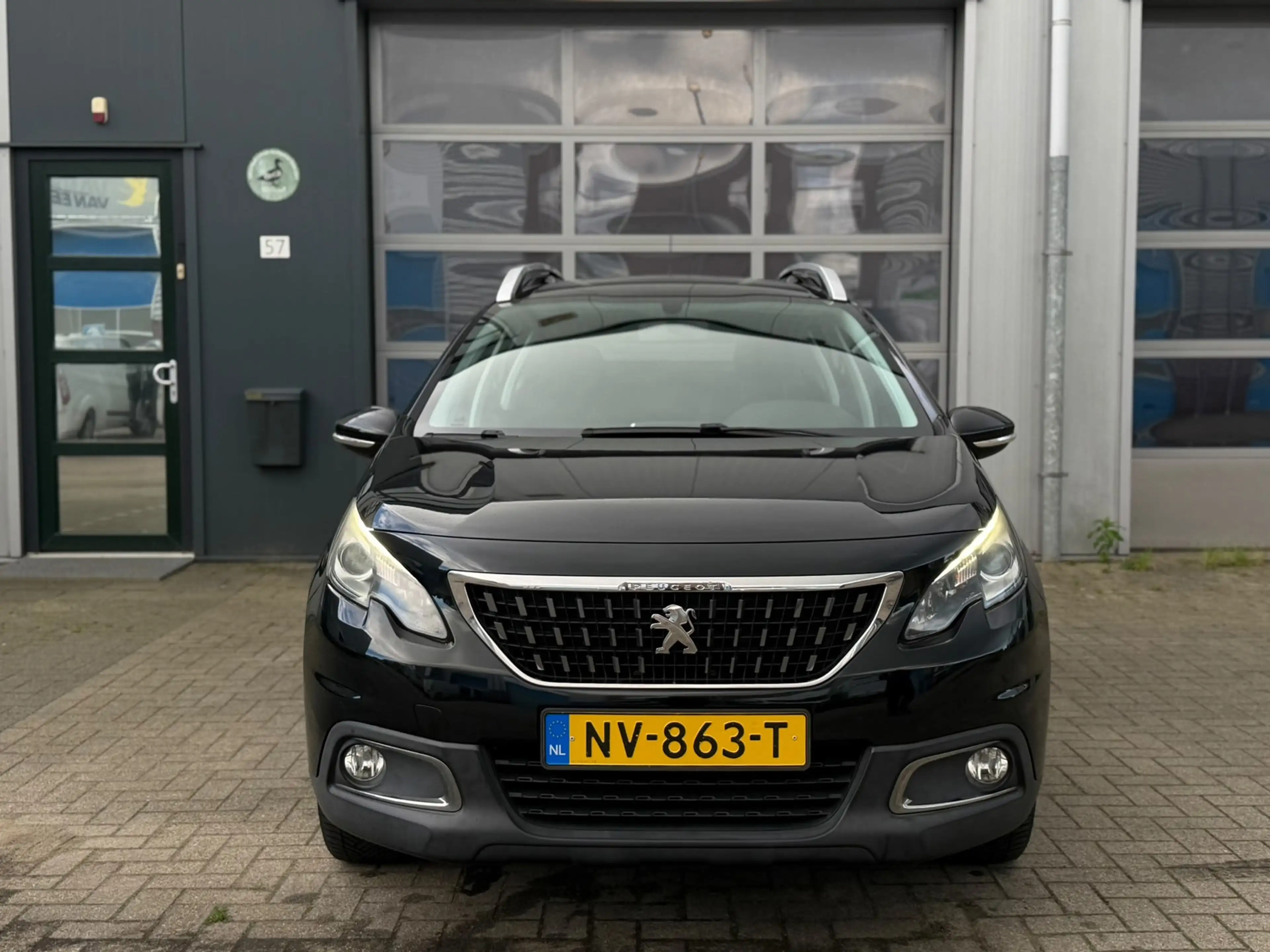 Peugeot 2008 1.2 PureTech Blue Lion PANO CRUISE AIRCO — photo 2