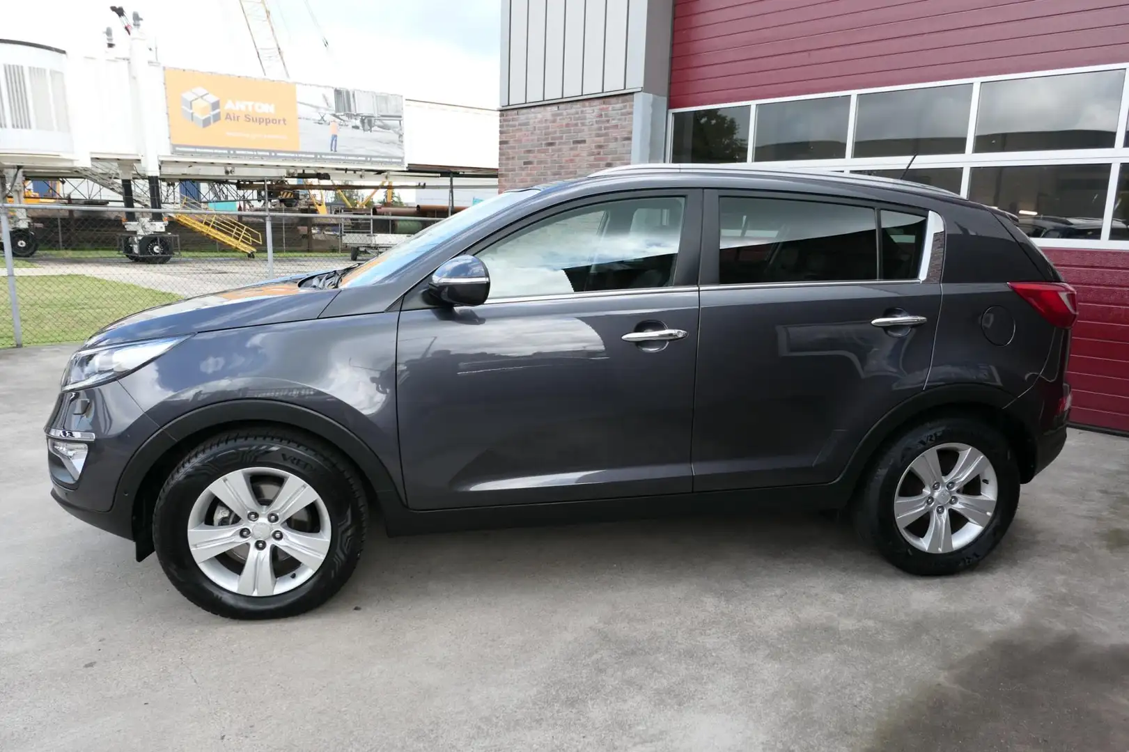 Kia Sportage 2.0 Super Pack, Trekhaak, Zeer netjes, Camera, Nav Grijs - 2