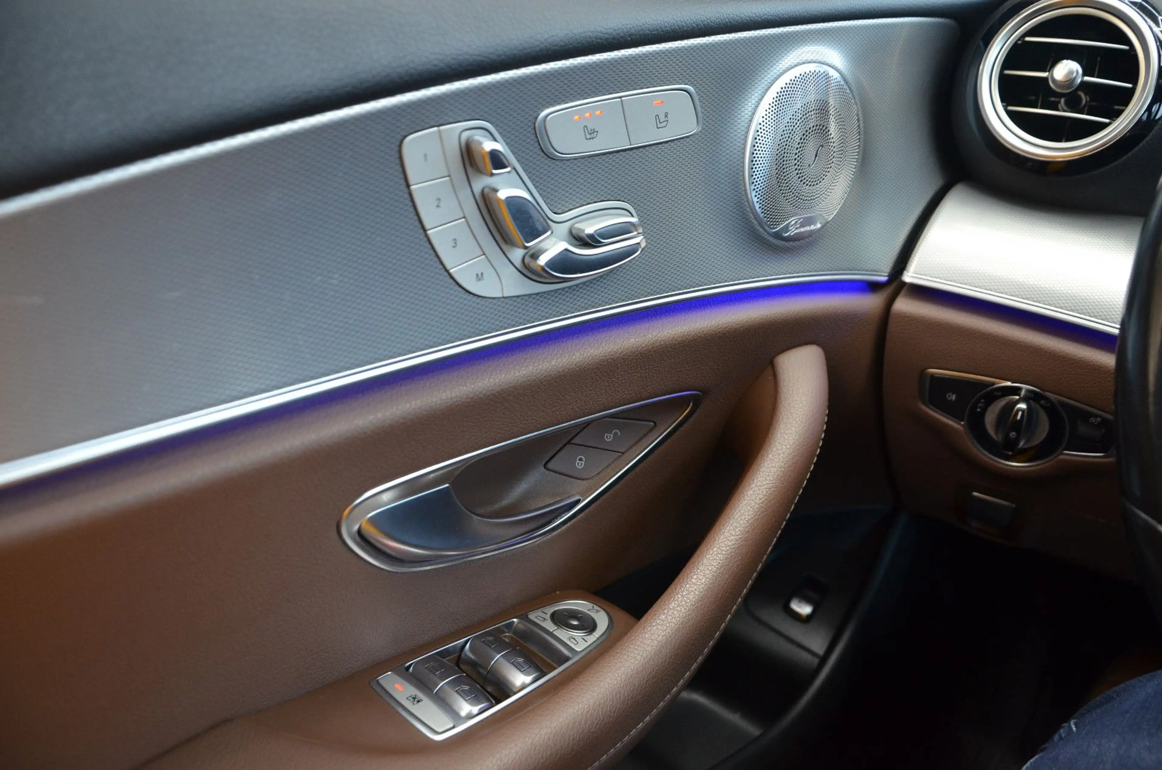 Mercedes-Benz E 220 d 4Matic *Exclusive*AHK*NAVI*KAMERA* — photo 11