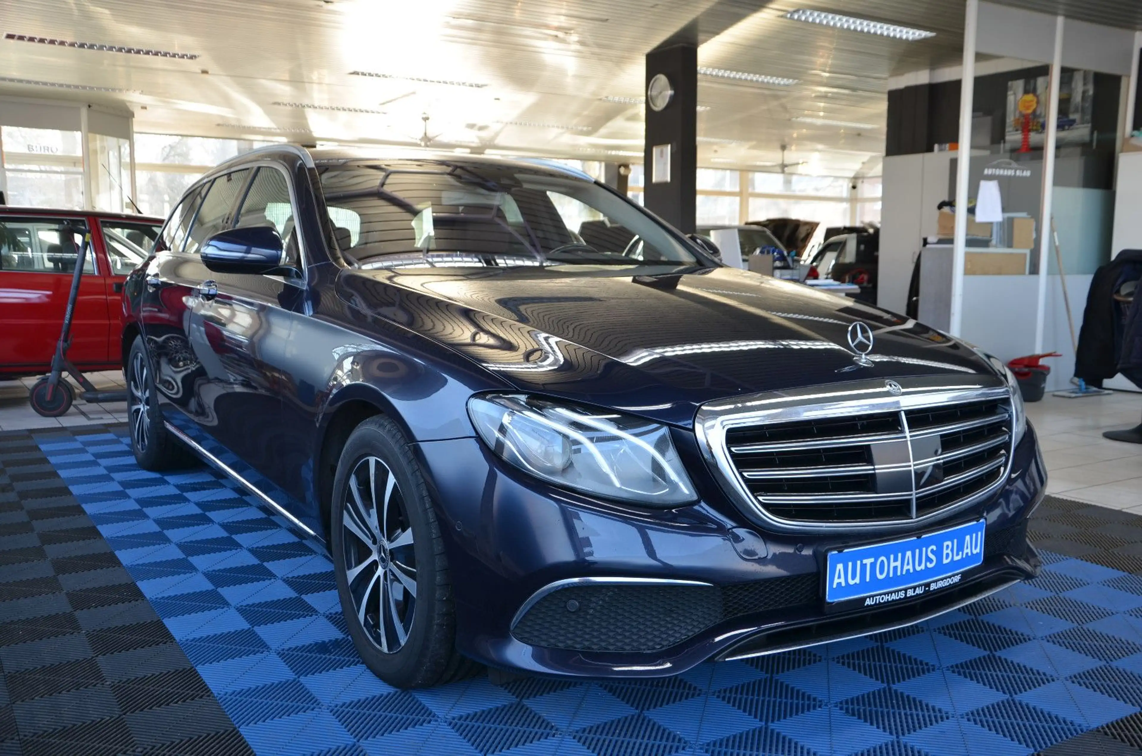 Mercedes-Benz E 220 d 4Matic *Exclusive*AHK*NAVI*KAMERA* — photo 3