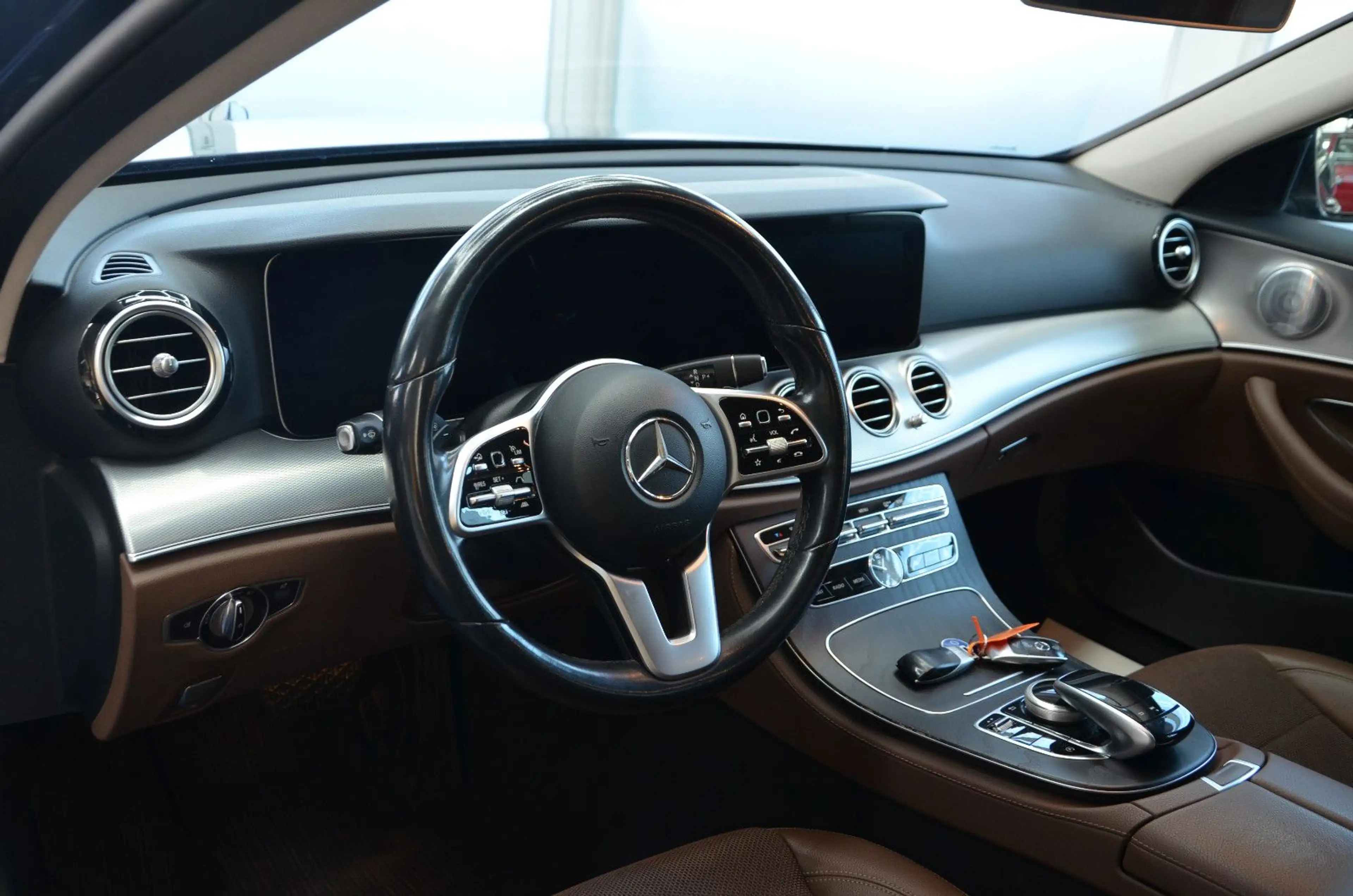Mercedes-Benz E 220 d 4Matic *Exclusive*AHK*NAVI*KAMERA* — photo 10