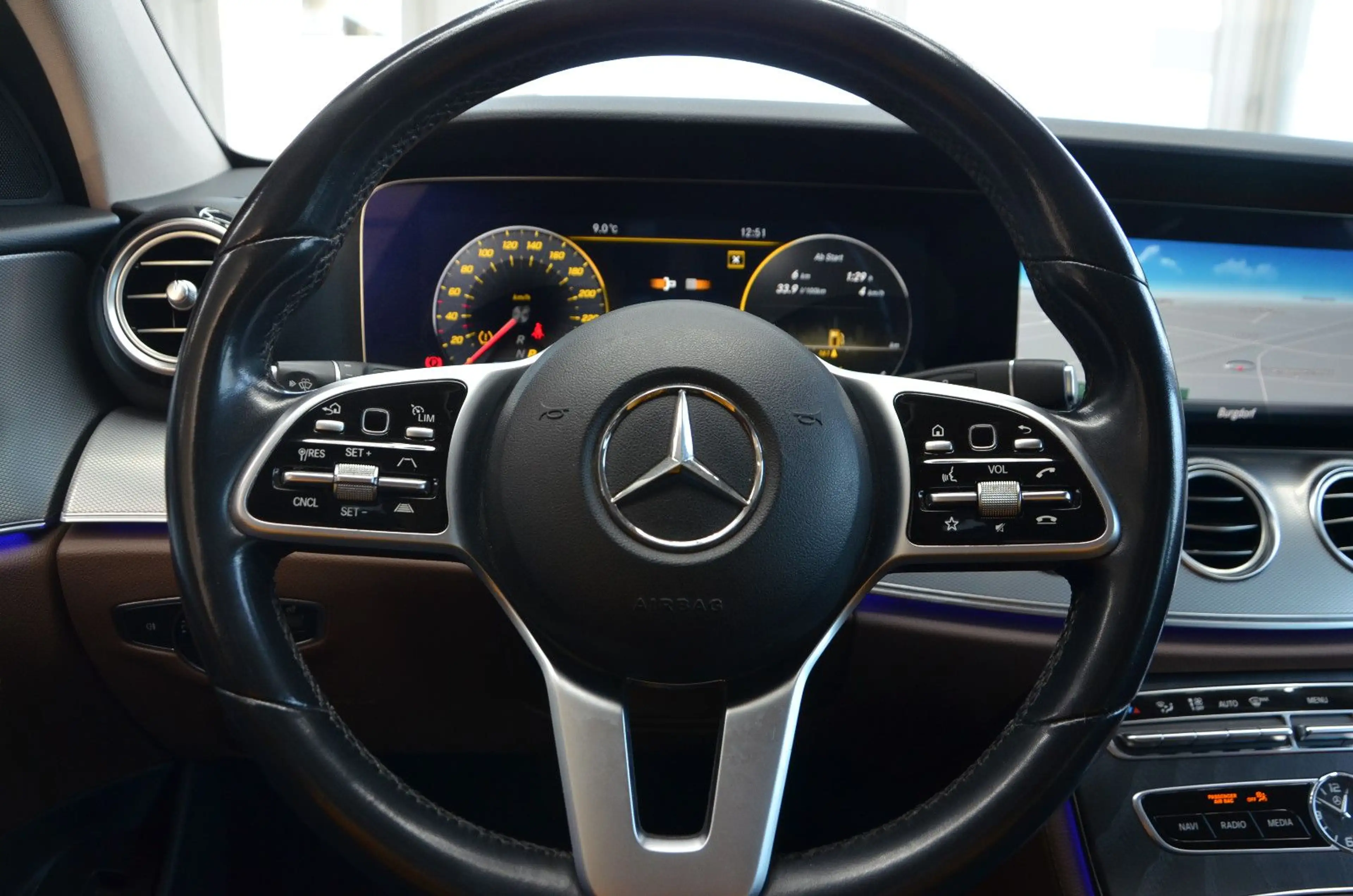 Mercedes-Benz E 220 d 4Matic *Exclusive*AHK*NAVI*KAMERA* — photo 12