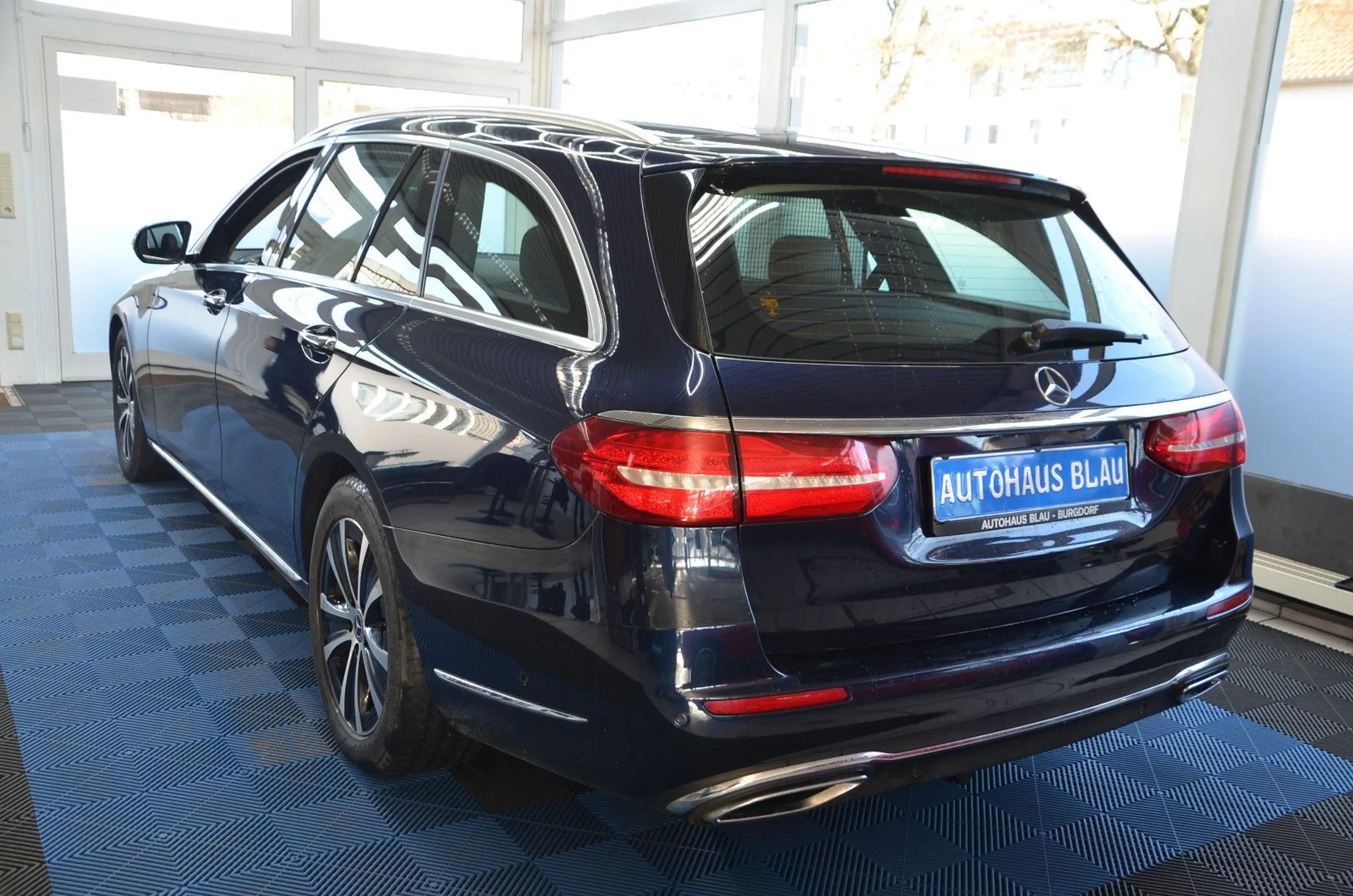 Mercedes-Benz E 220 d 4Matic *Exclusive*AHK*NAVI*KAMERA* — photo 6