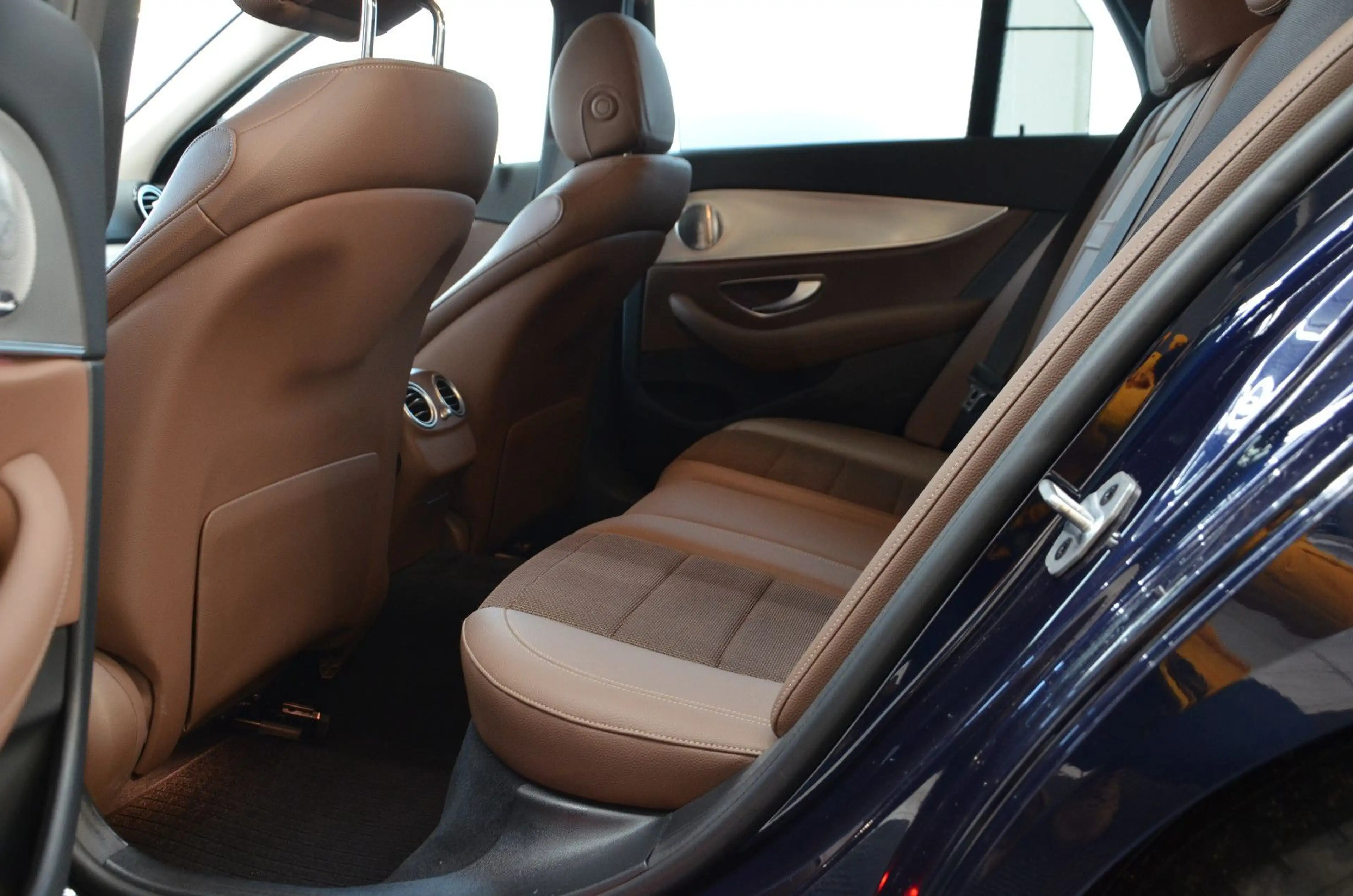 Mercedes-Benz E 220 d 4Matic *Exclusive*AHK*NAVI*KAMERA* — photo 14