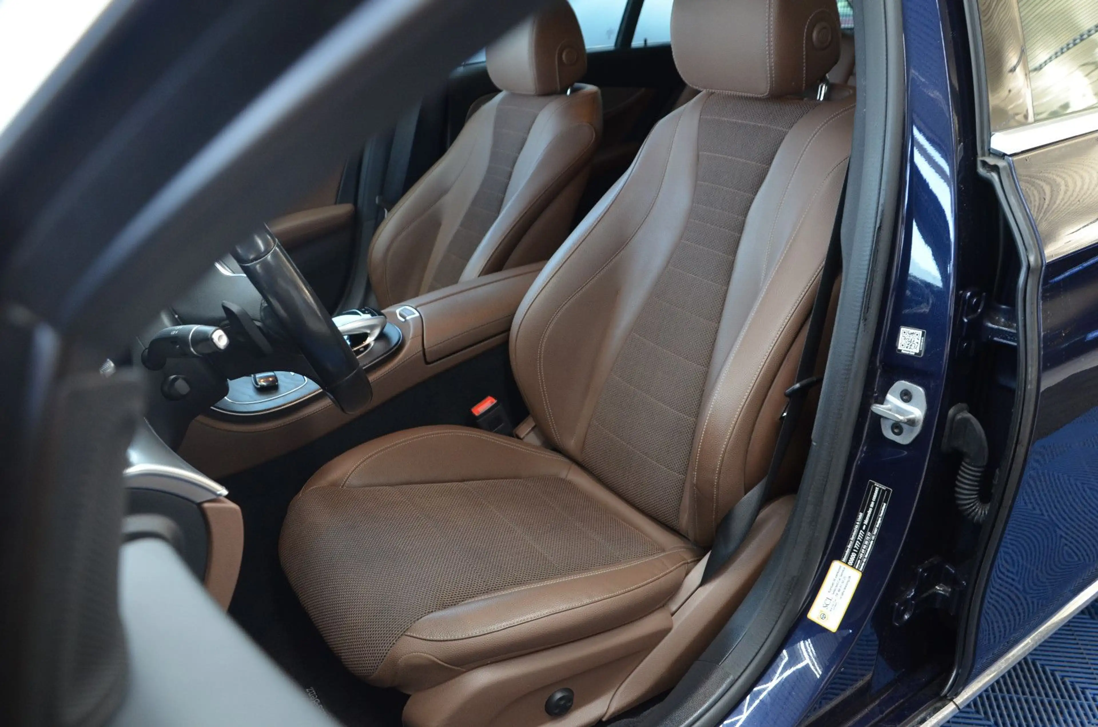 Mercedes-Benz E 220 d 4Matic *Exclusive*AHK*NAVI*KAMERA* — photo 9