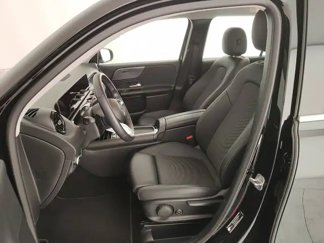 Mercedes-Benz GLB view 14
