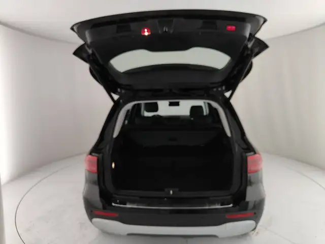 Mercedes-Benz GLB view 9