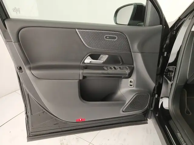 Mercedes-Benz GLB view 13