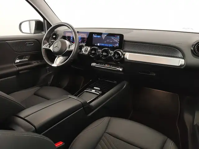 Mercedes-Benz GLB view 21