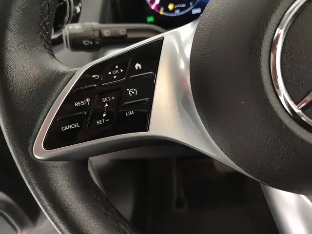 Mercedes-Benz GLB view 16