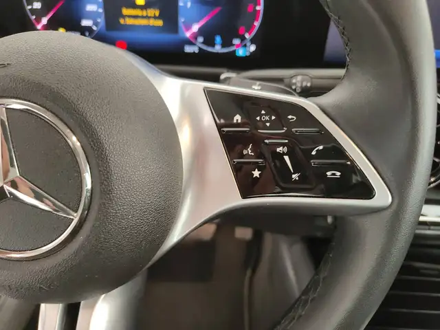 Mercedes-Benz GLB view 17