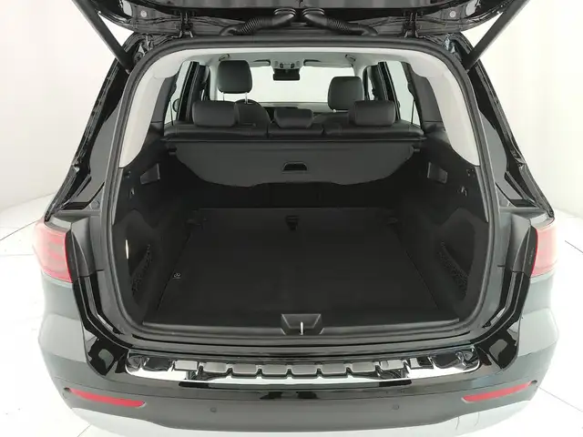 Mercedes-Benz GLB view 10