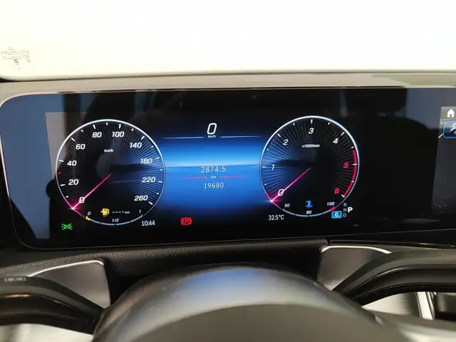 Mercedes-Benz GLB view 18
