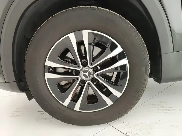 Mercedes-Benz GLB view 12