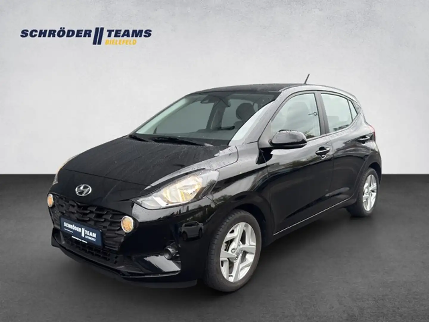 Hyundai i10 1.0 Trend SHZ/PDC Schwarz - 1
