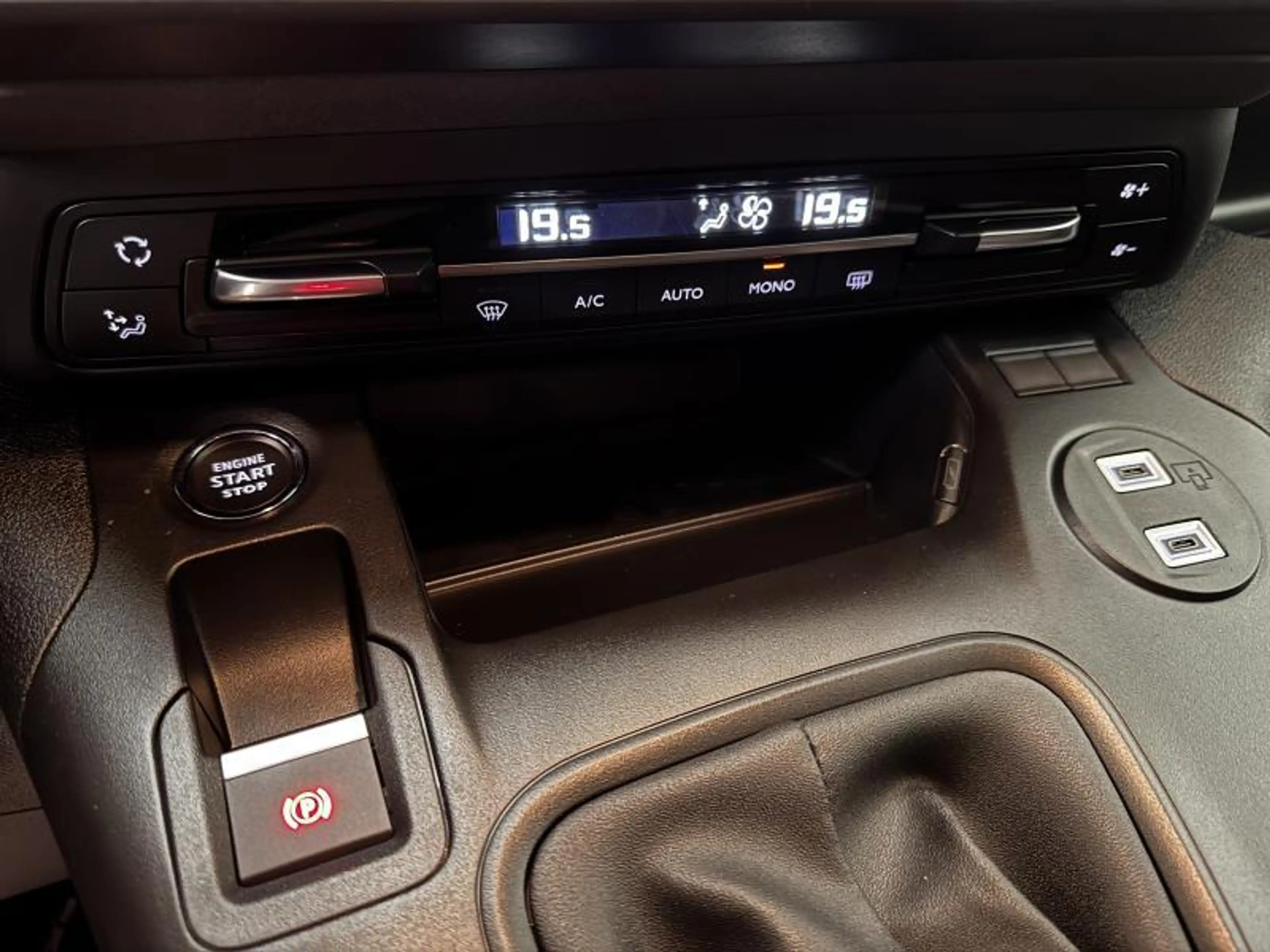 Peugeot Rifter 1.2 TURBO Allure S&S 8jr GARANTIE! LED|GPS|PDC|CRU — photo 21