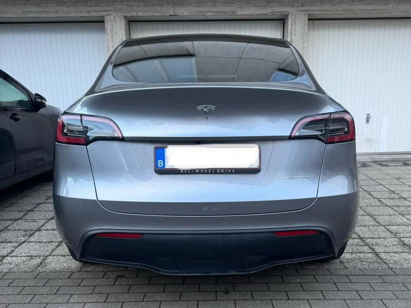 Tesla Model Y Model Y 72.5 kWh Dual Motor Long Range (324 kW) Grijs - 2