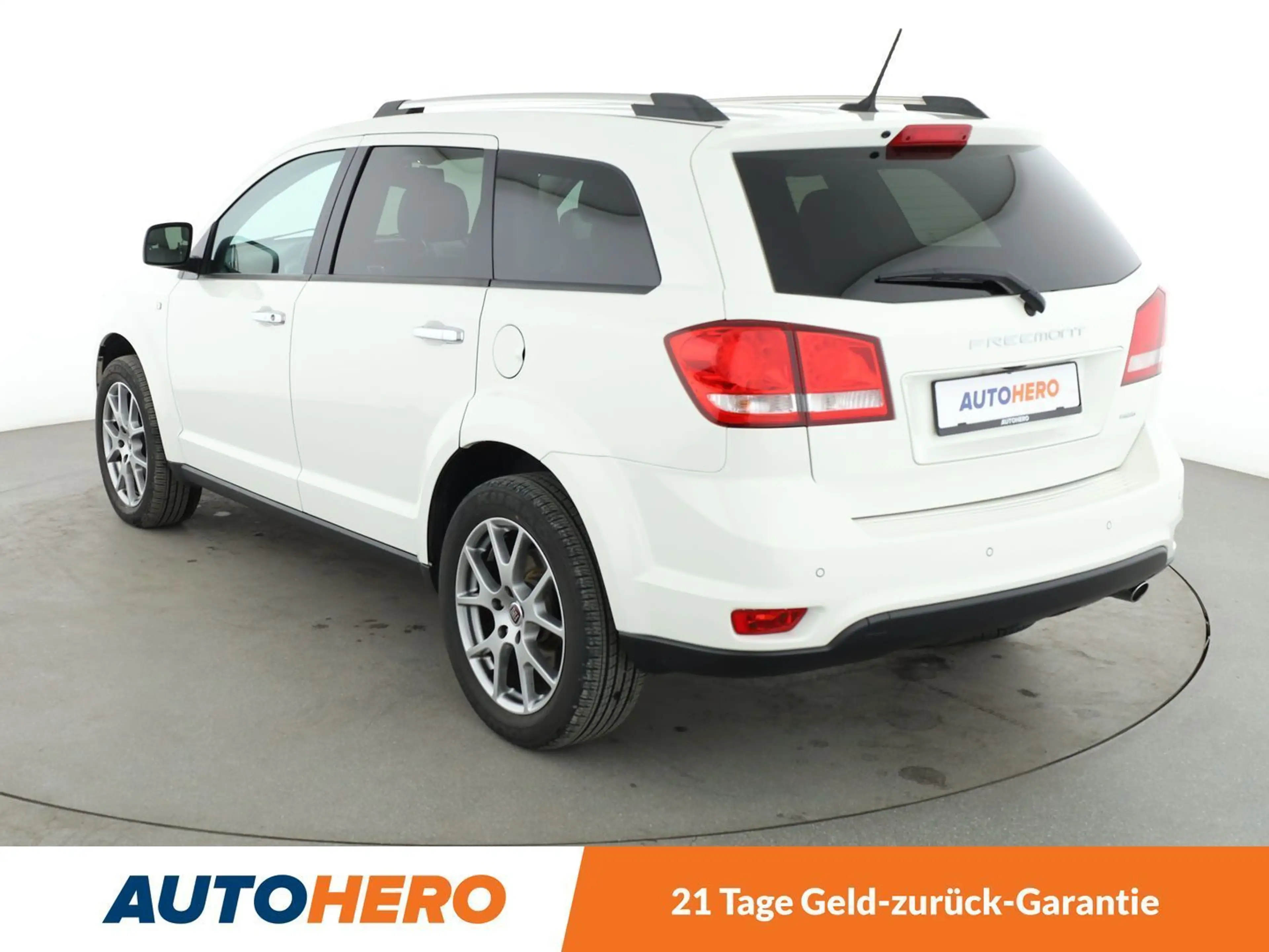 Fiat Freemont 2.0 Multijet Lounge 4WD *NAVI*TEMPO*PDC*CAM*ALU* — photo 4
