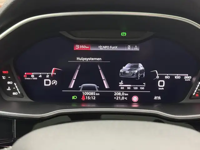 Audi Q3 view 15